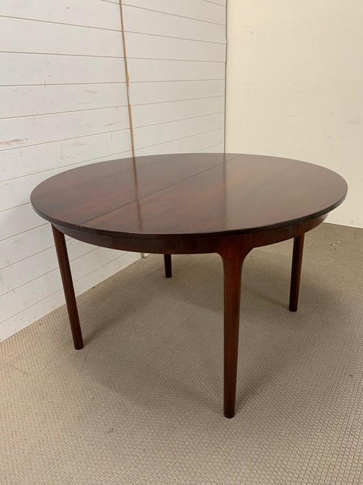 An extendable Dining room table (H76cm Diam 122cm)