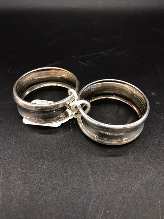 Pair of 1923 Birmingham hallmarked silver napkin rings by Henry Williamson. - Image 2 of 4