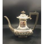 A Silver Coffee Pot (E Co Ltd), hallmarked Birmingham 1901 (Approximate Weight 695g)