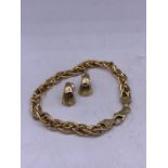 A 9 ct gold bracelet and an earring set (6.6g)