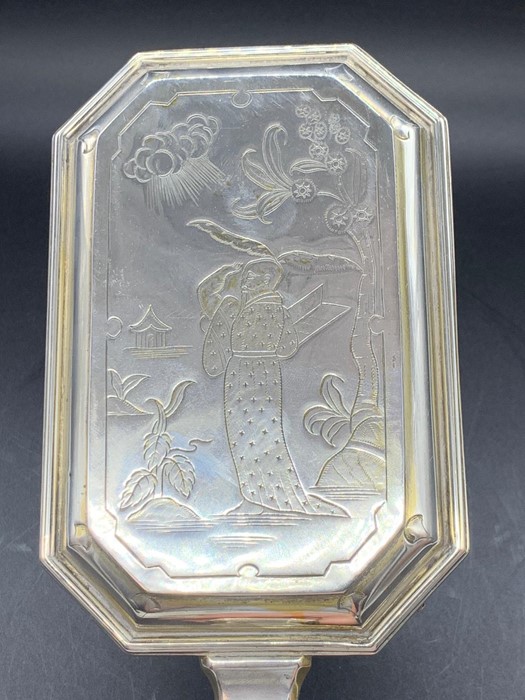 A Crichton Brothers of London and New York hallmarked silver hand mirror with Oriental design. - Image 5 of 5