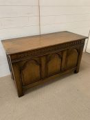An oak coffer, with panelled front and sides. On block feet (H63cm W42cm D48cm)