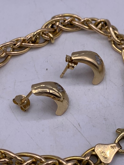 A 9 ct gold bracelet and an earring set (6.6g) - Image 2 of 4