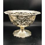 A Walker & Hall Sheffield pierced silver fruit bowl (585g) Hallmarked Sheffield 1908