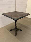 Square table with metal base (H71cm Diam 70cm)