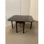 Mahogany gateleg dining table (H69cm W120cm D107cm)