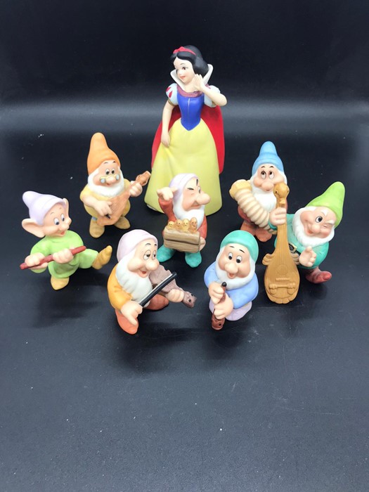 Snow White and the Seven Dwarves China Figures from Disney - Image 4 of 6