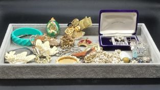 A Selection of quality costume jewellery inclusing some silver