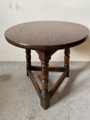 Oak cricket table (H44cm Dia46cm)