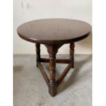 Oak cricket table (H44cm Dia46cm)