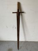 A Sudanese Kaskara sword (W103cm)