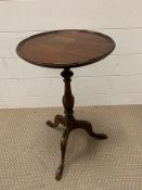 A small mahogany tripod table (H50cm D30cm)