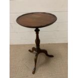 A small mahogany tripod table (H50cm D30cm)