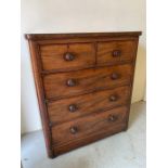 A mahogany two short over three long chest of drawers (H120cm W105cm D50cm)