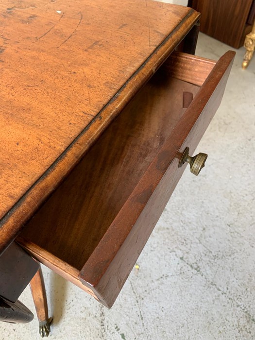 A Regency Pembroke table on four down swept legs and brass claw feet (90cm x 86cm x 68cm) - Image 2 of 4