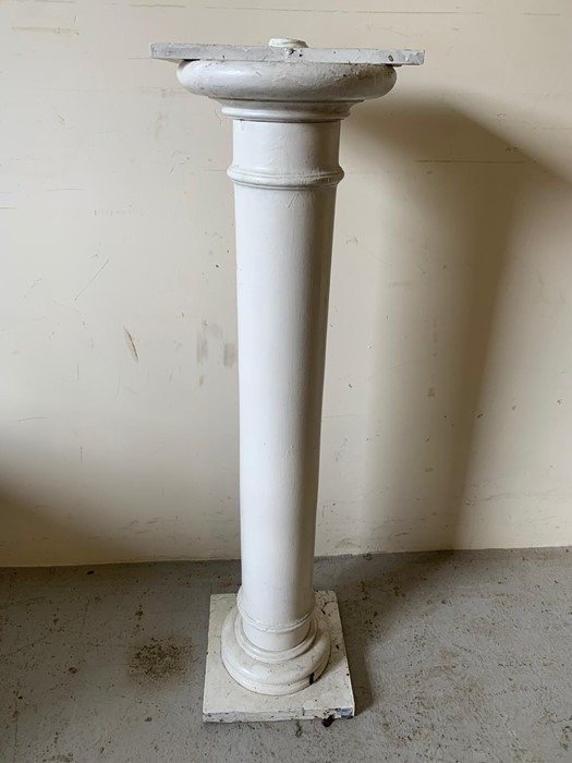 White wooden pillar on square base (H102cm)