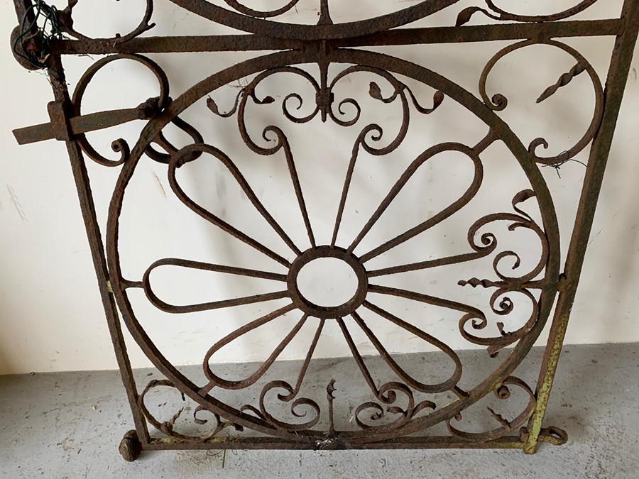 Salvaged Victorian scroll gates (170cm x 90cm) - Image 4 of 4