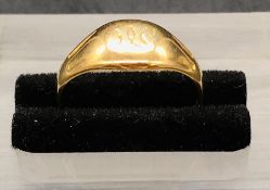 An 18 ct yellow gold signet ring (3g)