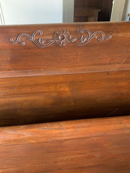 Oak sleigh bed (H130cm W190cm) - Image 4 of 4