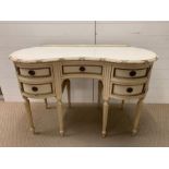 Early 20th century kidney shaped dressing table (H76cm W123cm D60cm)