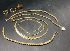 A Selection of 9 ct gold jewellery