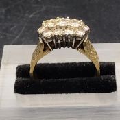 An 18 ct gold ring set with thirteen diamonds