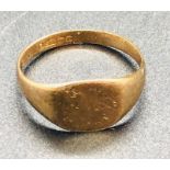 A 9 ct yellow gold signet ring (1.8g)
