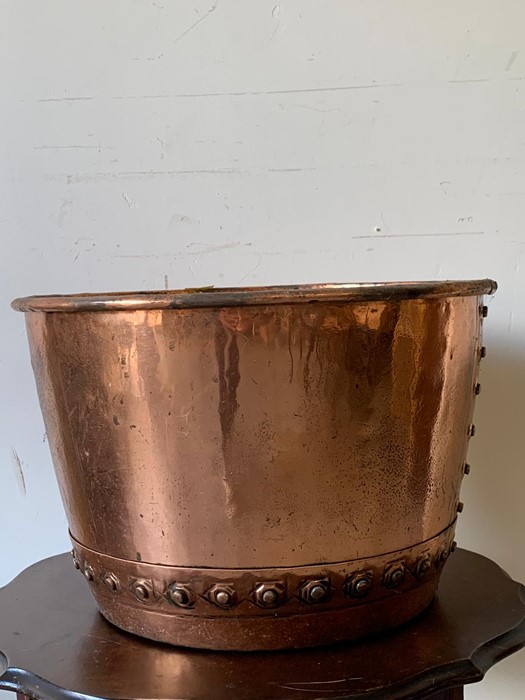 Large Copper riveted pot (H33cm Dia 50cm) - Image 2 of 3