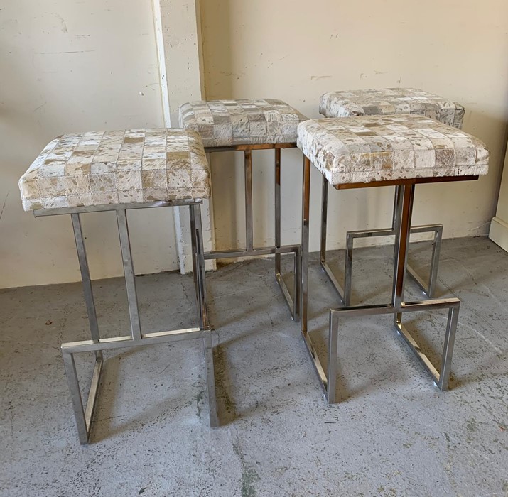 Four hide leather bar stools of contemporary design on chrome legs (H74cm D40cm W40cm)