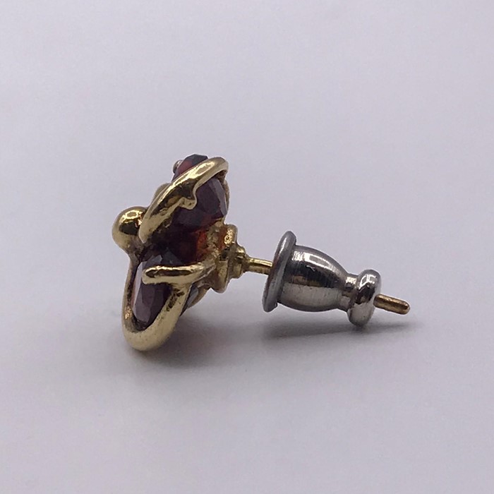 A Pair of three stone garnet earrings on hallmarked 9ct gold Size L - Image 3 of 3