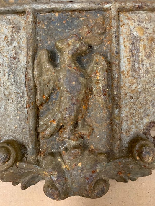 A Griffin Crest plaque (29cm x 24cm) - Image 3 of 4