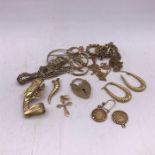 A selection of 9ct gold jewellery (35.7g)
