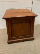 Mahogany commode with original bowl and lid