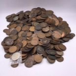 A large quantity of pennies and half pennies, including Edwardian and Victorian (about five kilos)