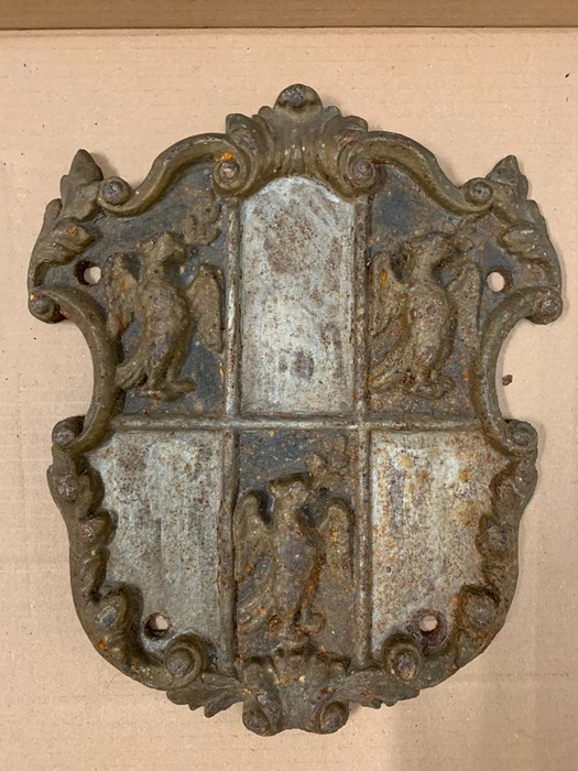 A Griffin Crest plaque (29cm x 24cm) - Image 4 of 4