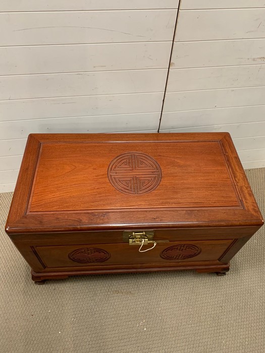 Camphor chest with brass lock to front (H62cm W101cm D53cm) - Image 2 of 3