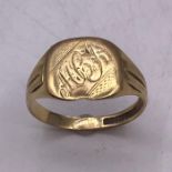 A 9ct gold signet ring (2.9g) Size Q
