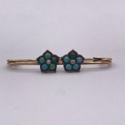 A Turquoise and Persian gold safety pin style brooch (1.5g)