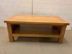 An oak two-tier coffee table (H45cm W110cm D60cm)