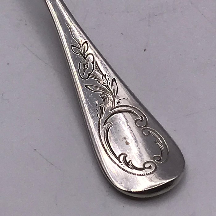 A Selection of five various silver items to include baby spoon, mustard spoon etc. - Image 3 of 10