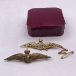 Two 9 ct yellow gold WWI RFC (Royal Flying Corps) wing brooches (Total Weight 7.3g)