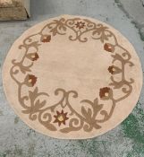 A light pink circular floral rug (Dia 157cm)