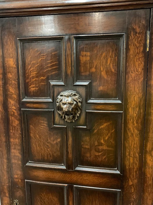 A oak hall cupboard/wardrobe with carved lion head decoration - Image 3 of 3