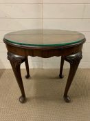 A mahogany oval side table on cabriole legs