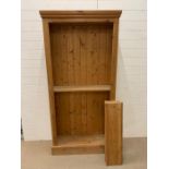 A pine open bookcase (H191cm W92cm D26cm)