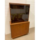 A mid century display cabinet (H154cm W91cm D40cm)