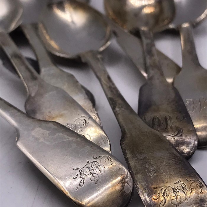 A Selection of Eight Georgian teaspoons with various hallmarks and makers (152g) - Image 2 of 3