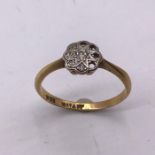 An 18ct ring (2g) Size N