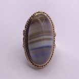 Striped stone cocktail ring on a 9ct gold mount (Size L)