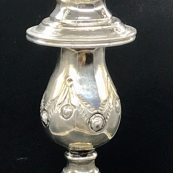 A Shabbat patterned three light candelabra , hallmarked London 1927 (895g) - Image 6 of 14